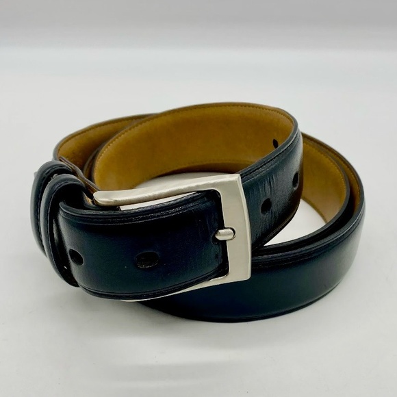 Coated Leather Belt in Black w/ Silvertone Buckle 1.25 Inches Wide Size 42 - Picture 2 of 9